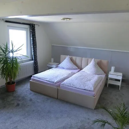 Garni Zum Adenauer Forst بيت ضيافة