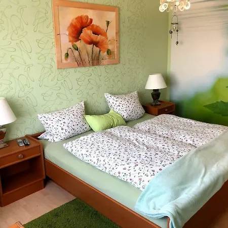 Garni Zum Adenauer Forst Konukevi