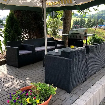 Garni Zum Adenauer Forst بيت ضيافة