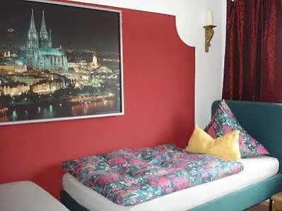 Konukevi Garni Zum Adenauer Forst